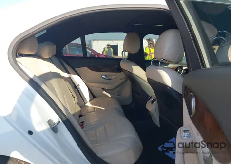 2018 Mercedes-Benz C 300 из США, поврежденный, VIN 55SWF4JB3JU241794